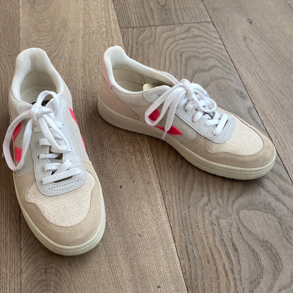Womens Veja sneakers pink with tan